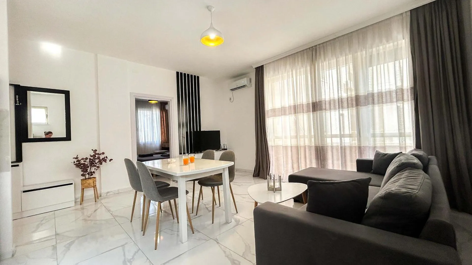 Relax Suite 772 Durrës 0*,